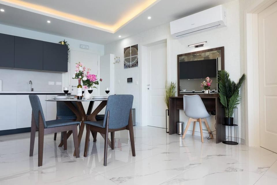 Ivory Suite seafront with views!- Fl 9 by Homely Apartment in Saint Paul's Bay