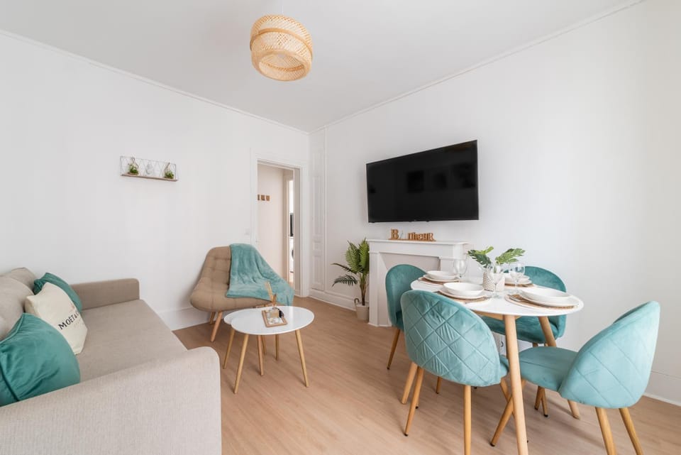 TV and multimedia, Living room, Dining area