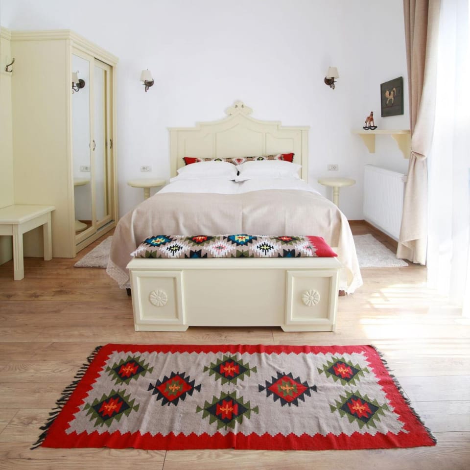 Bed, Photo of the whole room, wardrobe