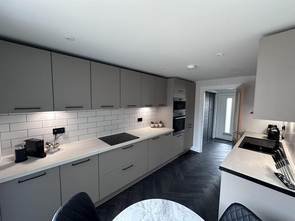 Coffee/tea facilities, dishwasher, stove, toaster