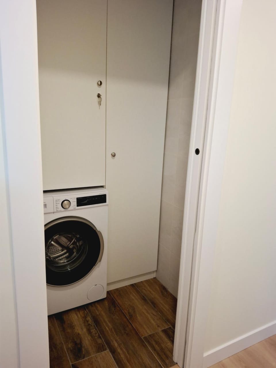 wardrobe, washing machine