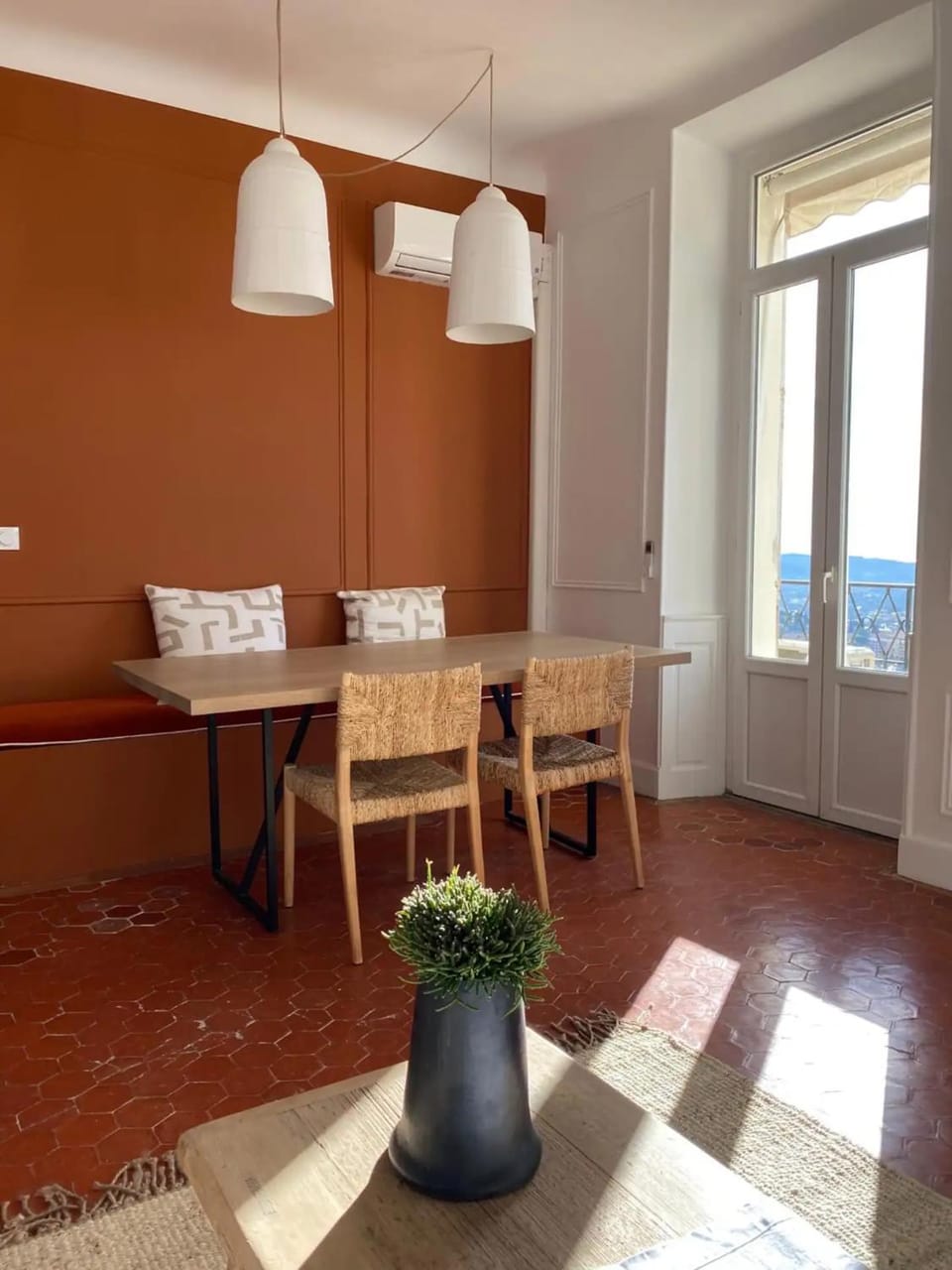 Patio, Nearby landmark, Restaurant/places to eat, Spring, TV and multimedia, View (from property/room), Balcony/Terrace, Living room, Seating area, Dining area, City view, Landmark view, Sea view, concierge, flat iron, heating, internet, air conditioner
