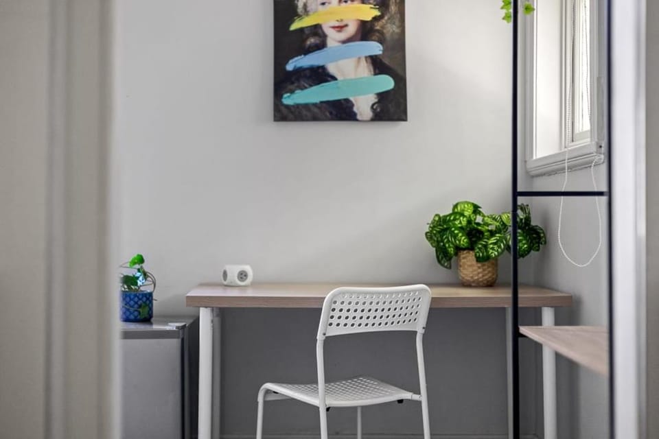 Lovely Single Room - Nearby Transport & Shops - Shared Bathroom Bed and Breakfast in Sydney