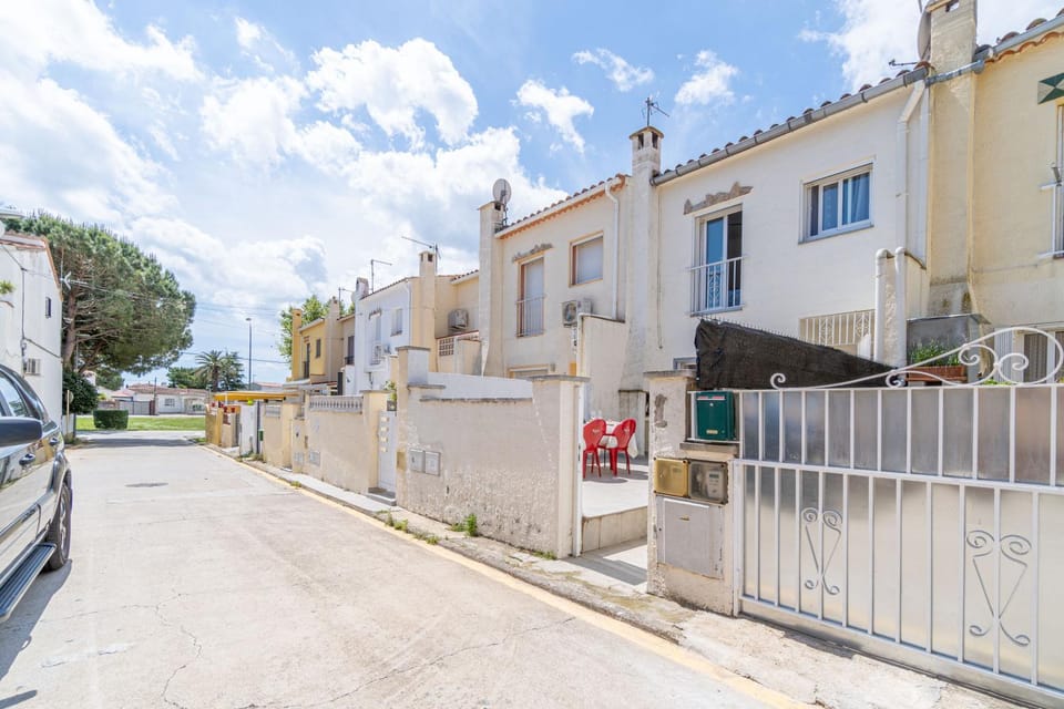 Property building, Street view