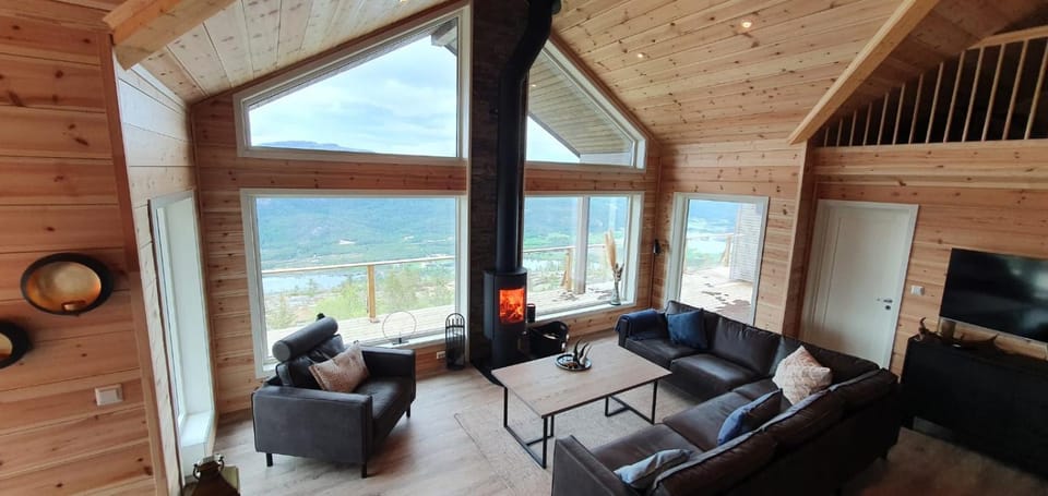 Natural landscape, TV and multimedia, Living room, Seating area, Mountain view