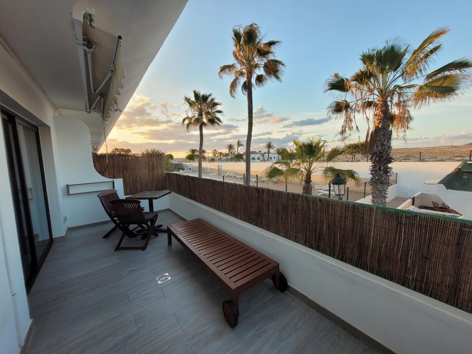 Off site, Day, Natural landscape, View (from property/room), Balcony/Terrace, Landmark view, Sunrise, sunbed