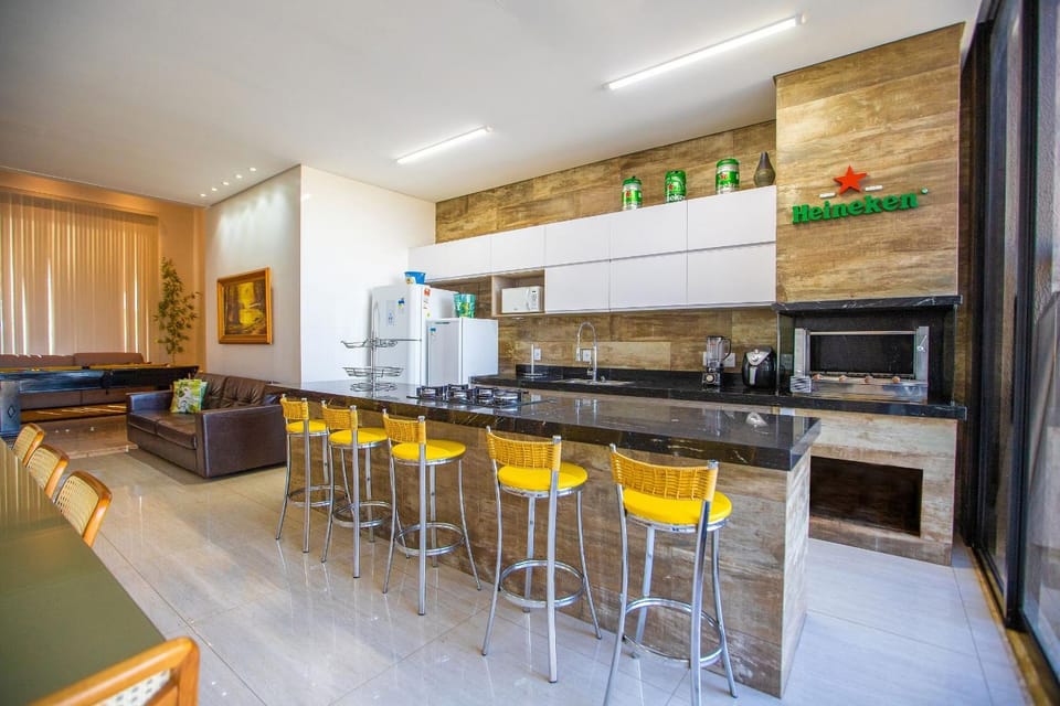 BBQ facilities, Kitchen or kitchenette, Living room, Lounge or bar, Seating area, Dining area, minibar, oven, stove