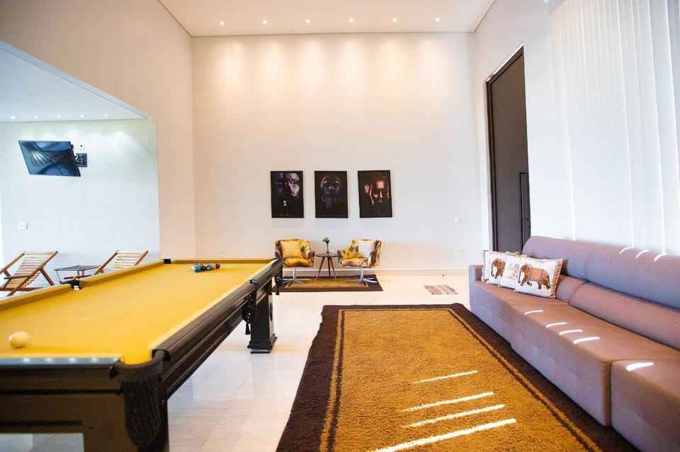 Billiard, Living room, Decorative detail, Seating area