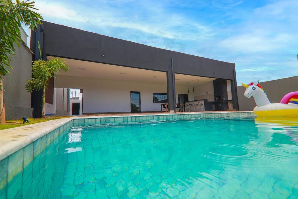 Property building, Day, Pool view, Swimming pool