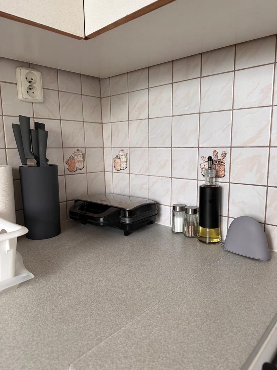 Kitchen or kitchenette, stove, toaster