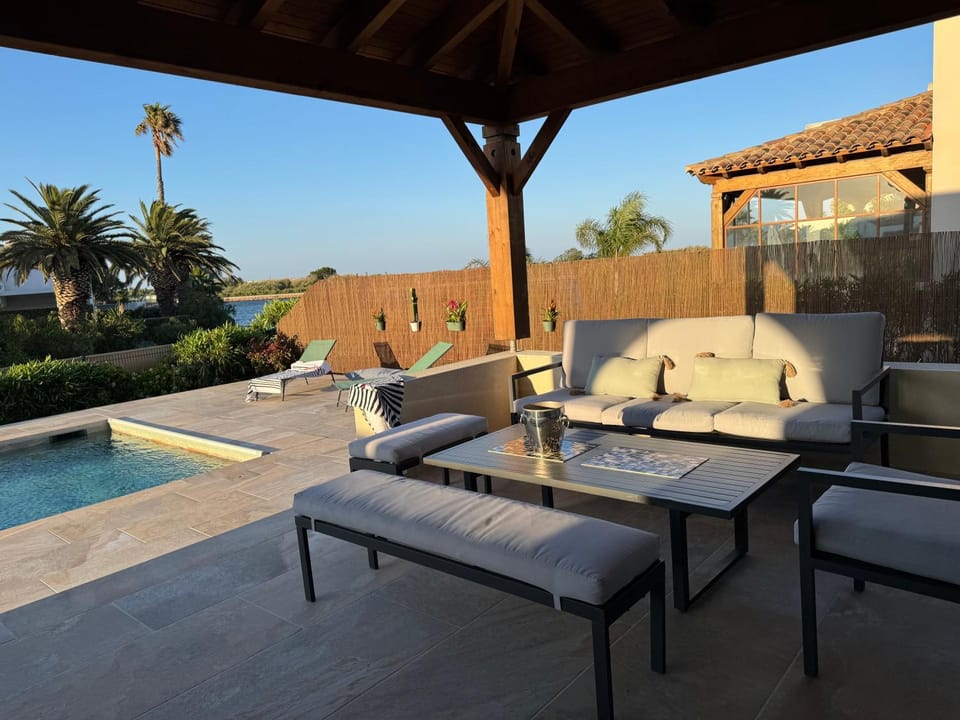 Day, Natural landscape, View (from property/room), Pool view, Swimming pool, sunbed