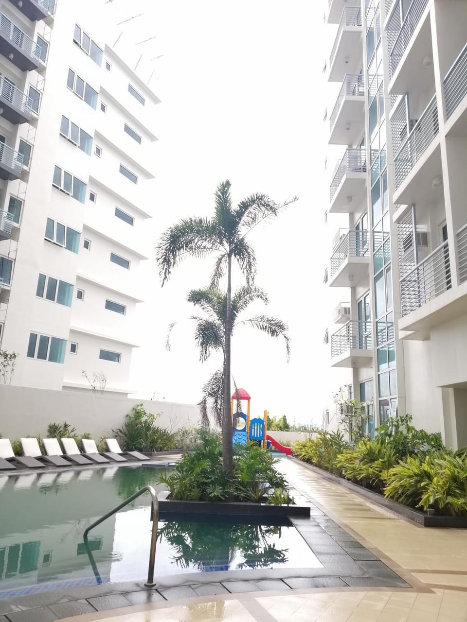 Cozy and Spacious Condo Apartment hotel in Iloilo City
