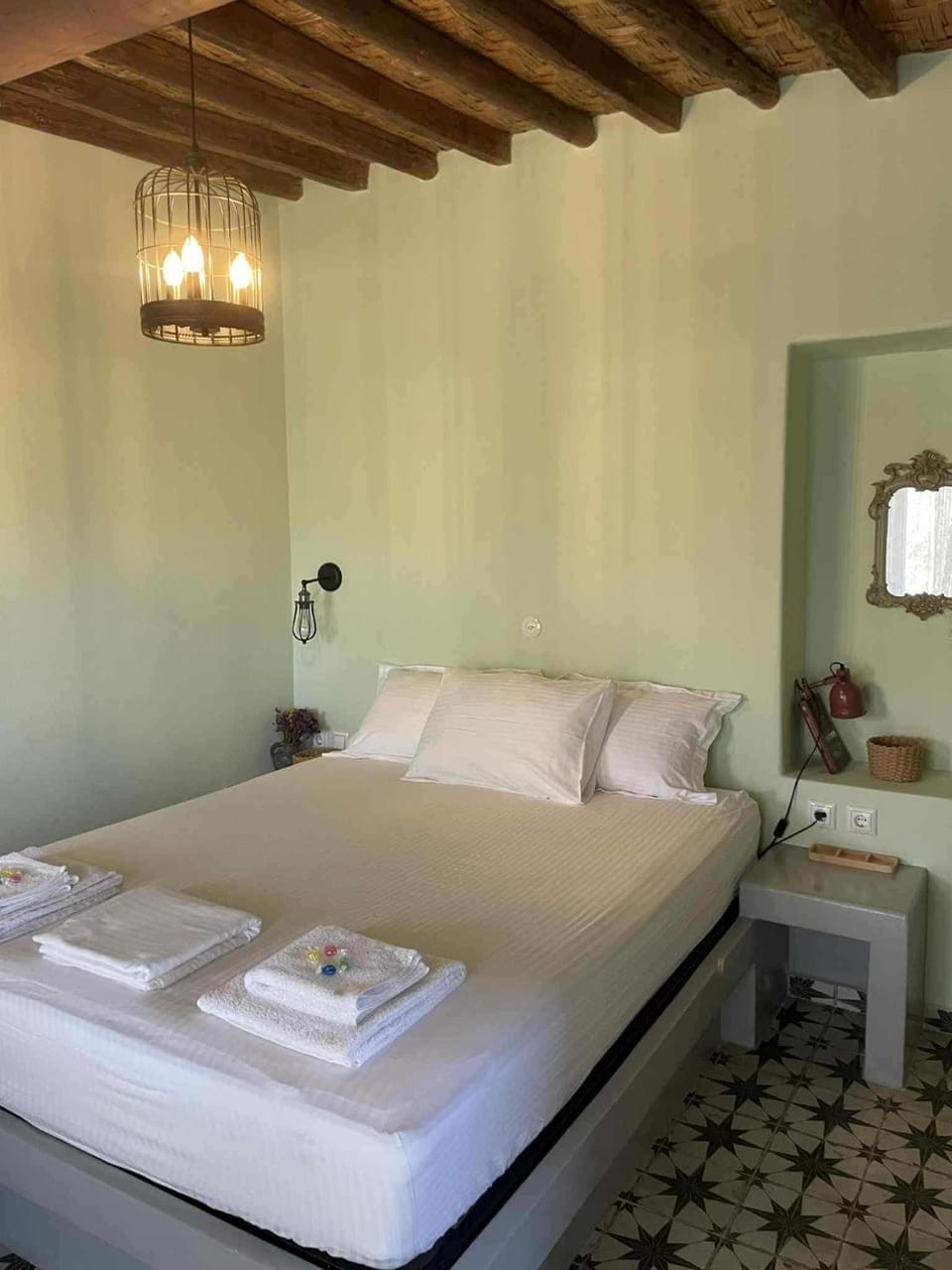 Bed, Photo of the whole room