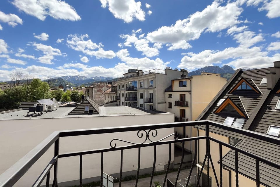 Neighbourhood, View (from property/room), Balcony/Terrace, City view, Mountain view