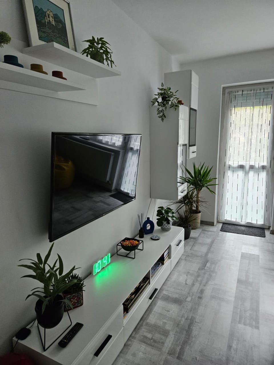 Communal lounge/ TV room, TV and multimedia, Evening entertainment