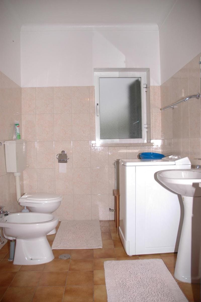 Toilet, Bathroom, washing machine
