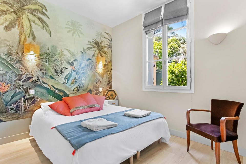 Living room, Bedroom