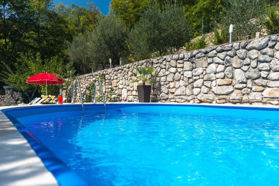 Swimming pool, sunbed