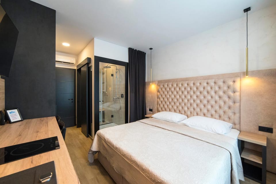 Shower, Photo of the whole room, Bedroom