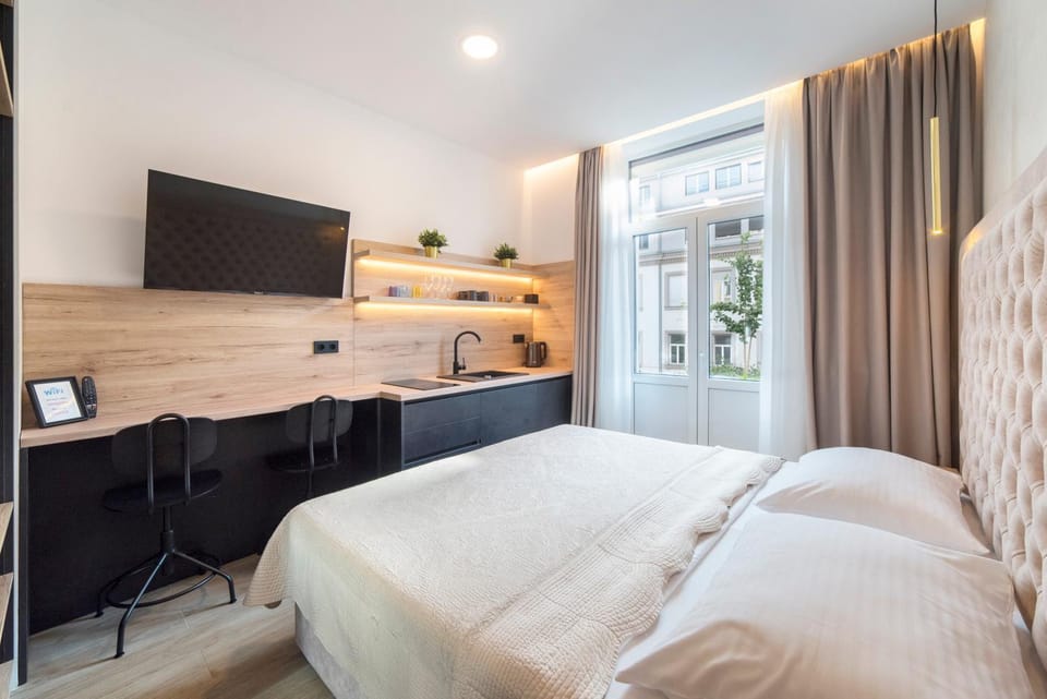 TV and multimedia, Photo of the whole room, Bedroom, kitchen