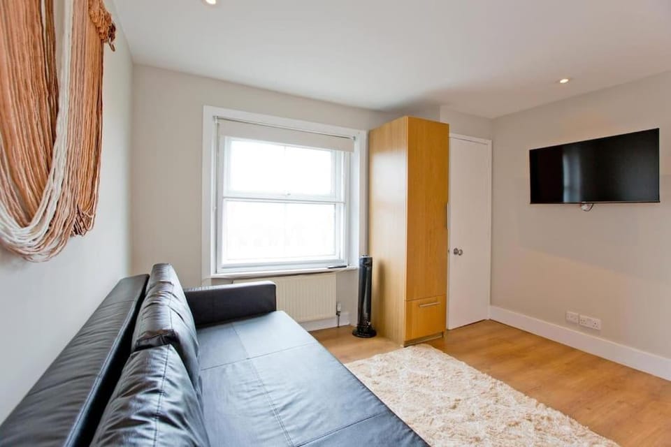 Communal lounge/ TV room, Living room, Seating area