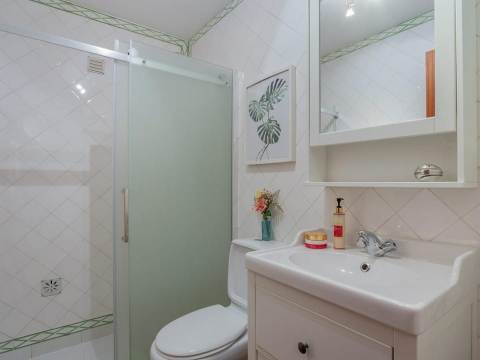Villa Jacaranda-Pool, Sea View & Mature Garden Villa in Tavira