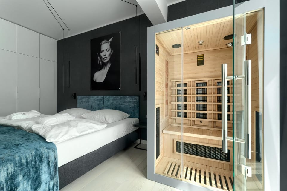 Shower, Bed, Bathroom, Photo of the whole room, Bedroom, bunk bed, wardrobe