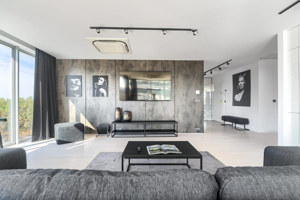 TV and multimedia, Kitchen or kitchenette, Living room, Seating area, Dining area