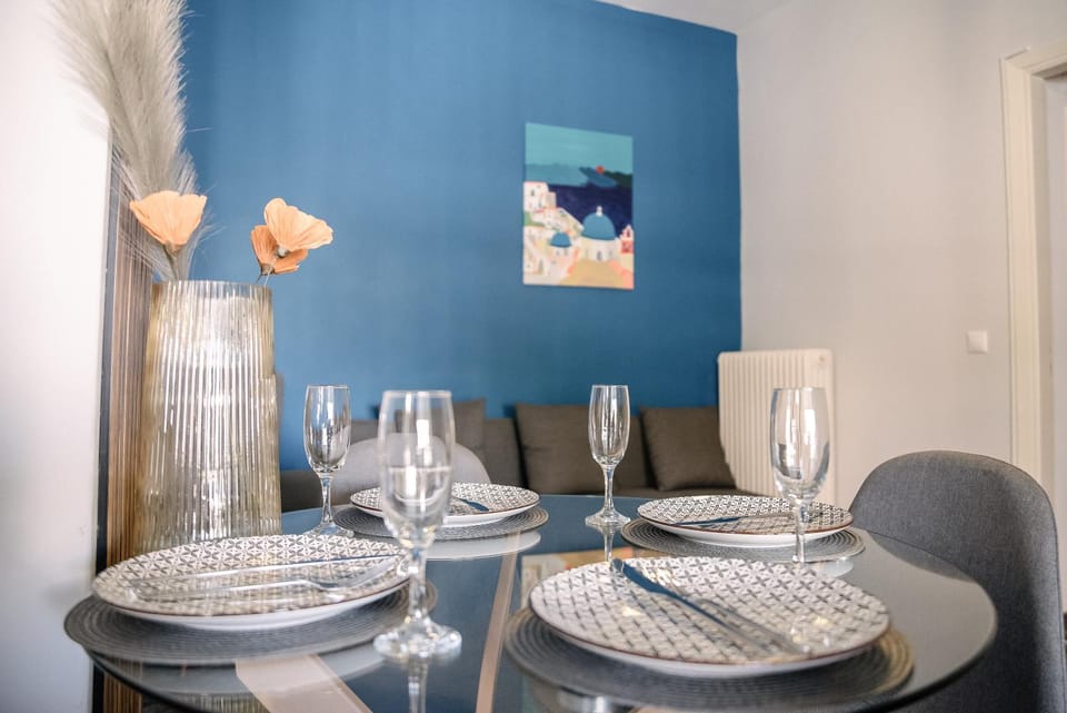 3Cs Athens Ampelokipoi Comfy flat ft Patio Airport Direct day n night Apartment in Athens