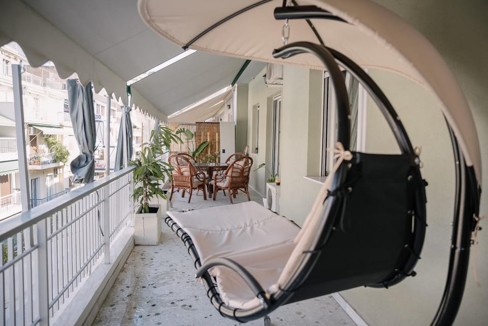 3Cs Athens Ampelokipoi Comfy flat ft Patio Airport Direct day n night Apartment in Athens
