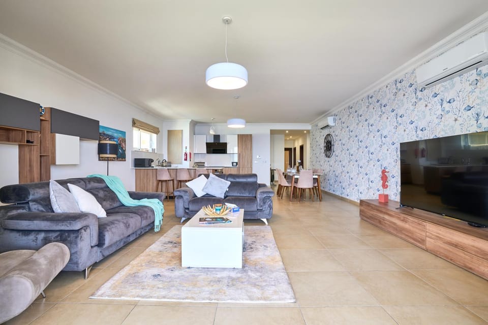 TV and multimedia, Kitchen or kitchenette, Living room, Seating area, Evening entertainment