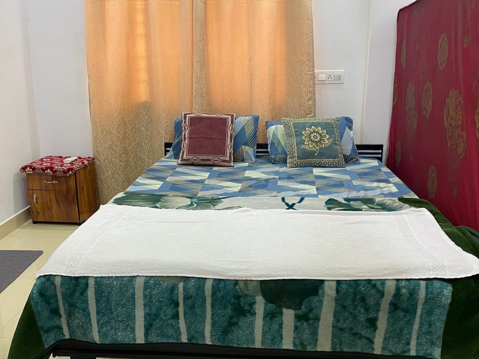 Bed, Bedroom, wardrobe, air conditioner