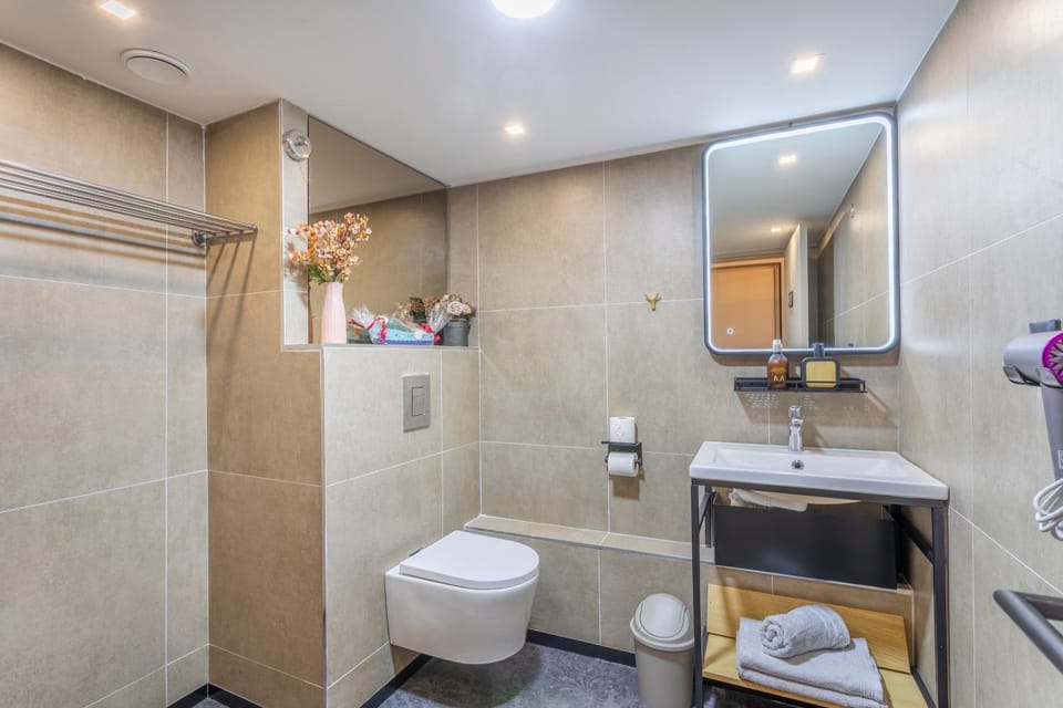 Shower, Bathroom, towels