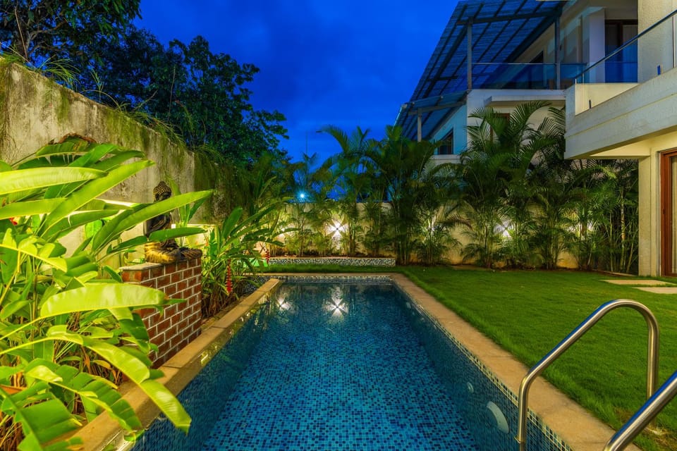 Property building, Night, Garden, Garden view, Pool view, Swimming pool