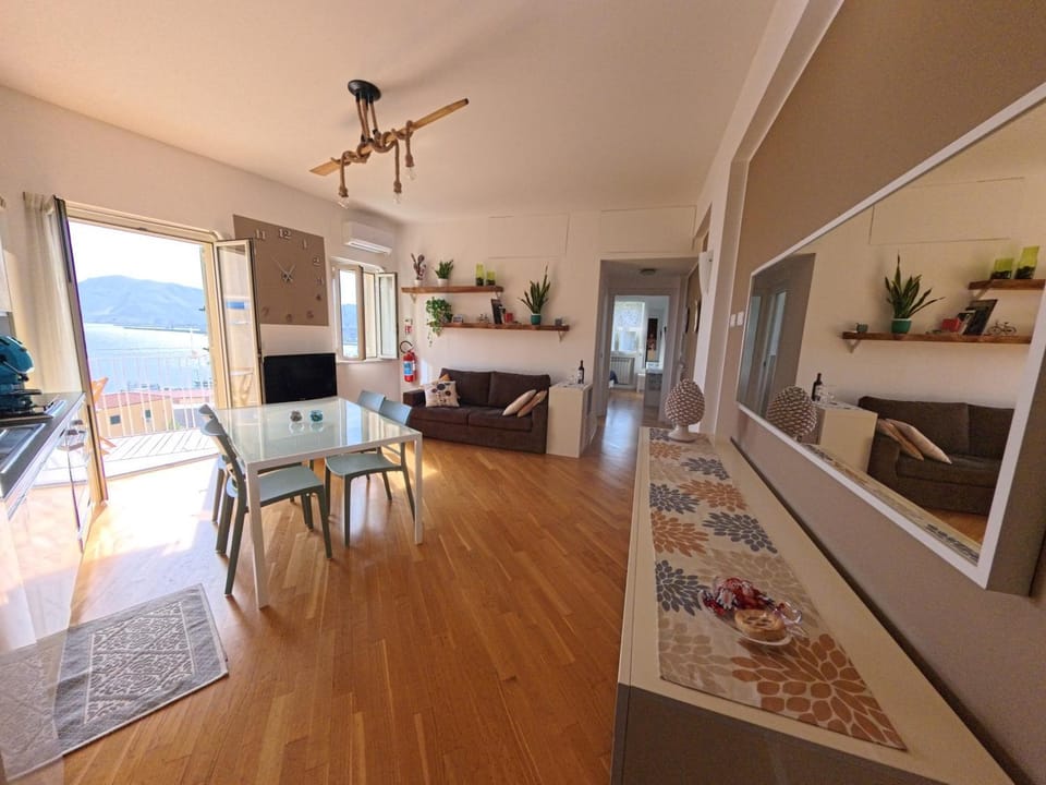 Natural landscape, View (from property/room), Living room, Seating area