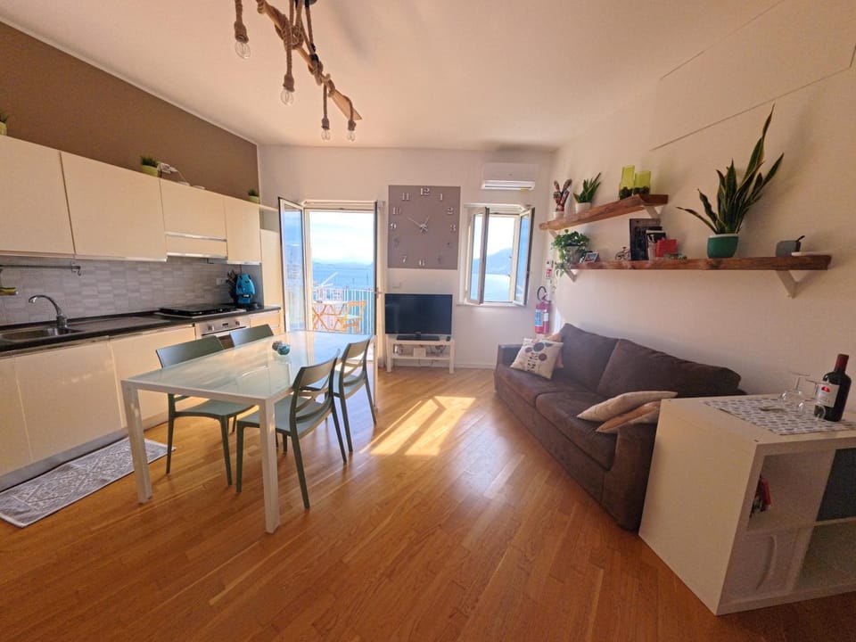 Living room, Seating area, kitchen