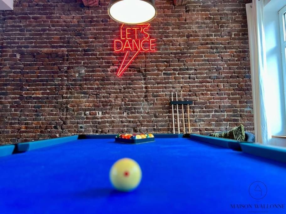 Billiard, Game Room
