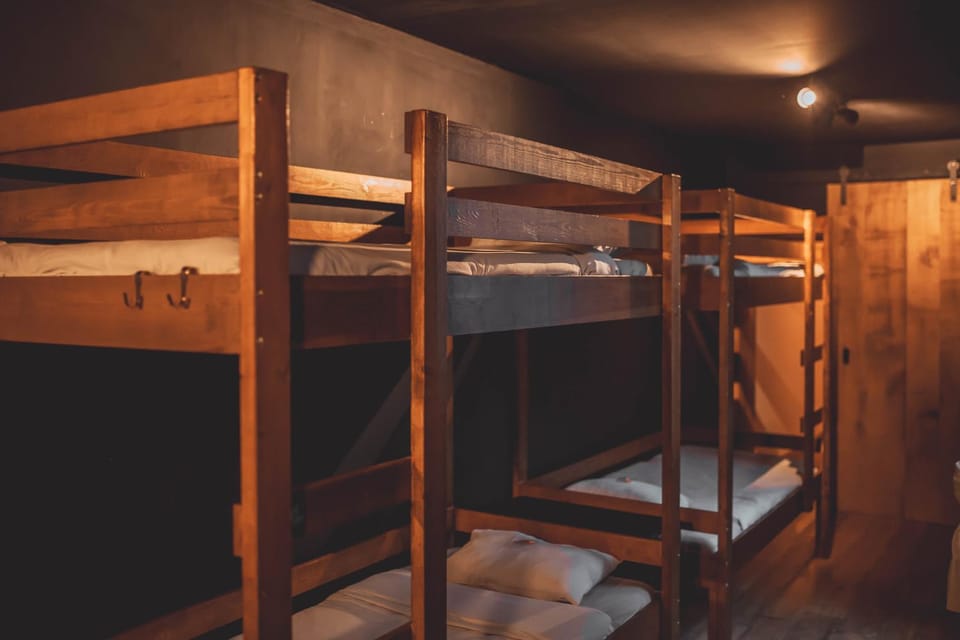 Bedroom, bunk bed