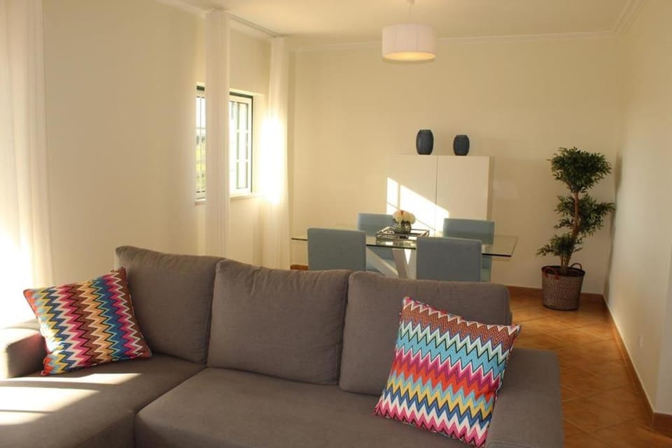 TAC - Queimada Pool & Sea Views Apartment in Faro District