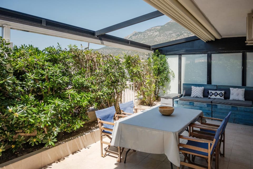 Sea La Vie - Beachfront Retreat Apartment in Euboea