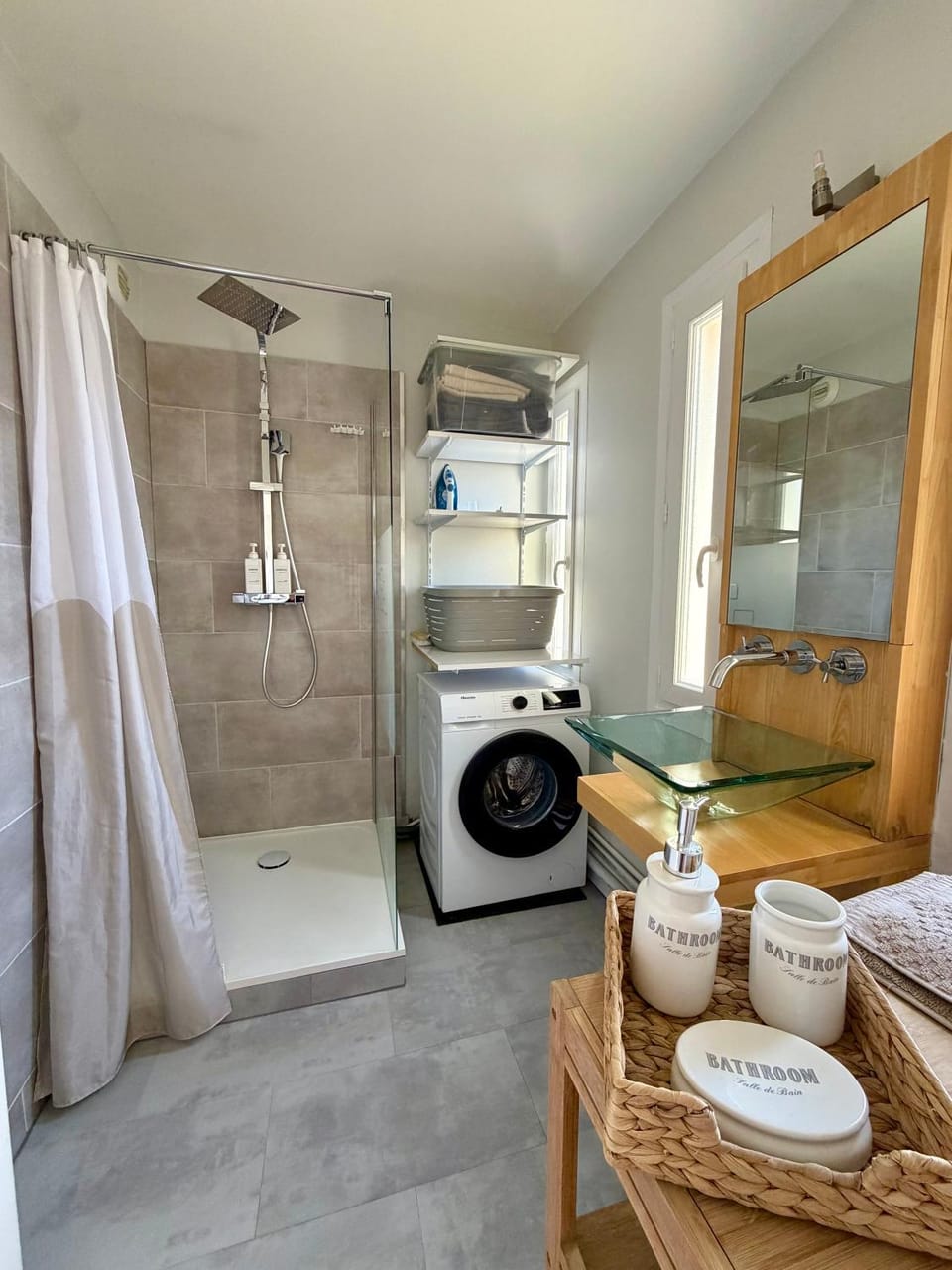 Shower, Bathroom, towels, washing machine