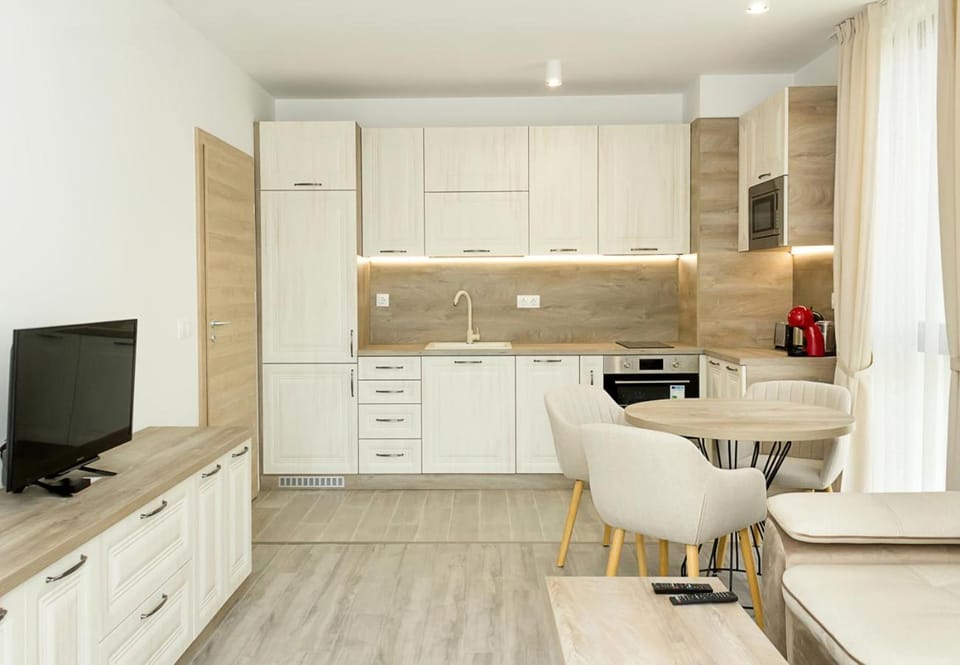 TV and multimedia, Kitchen or kitchenette, Dining area