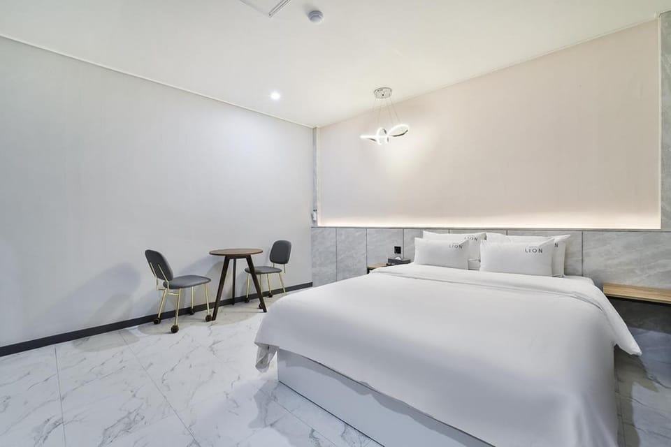 Bed, Bedroom, Breakfast