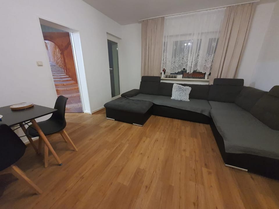 Möbiliertes Zimmer in 2er Wohngemeinschaft in Rüsselsheim Apartment in Hesse