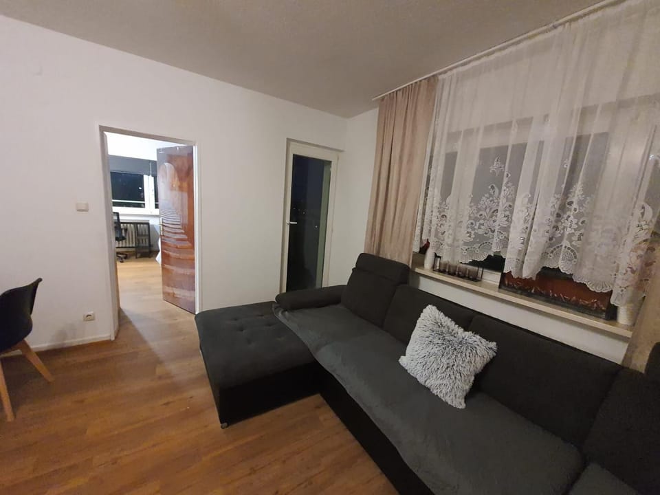 Möbiliertes Zimmer in 2er Wohngemeinschaft in Rüsselsheim Apartment in Hesse