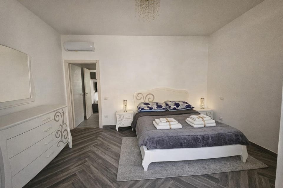 Bed, Photo of the whole room, Bedroom, towels, wardrobe