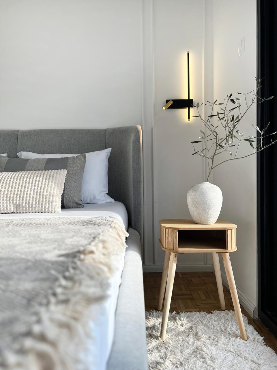 Photo of the whole room, Bedroom