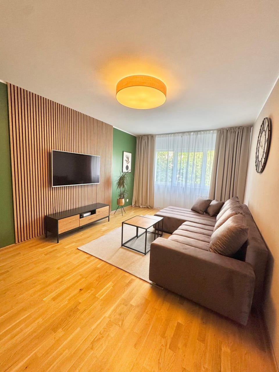 TV and multimedia, Living room, Photo of the whole room, Evening entertainment