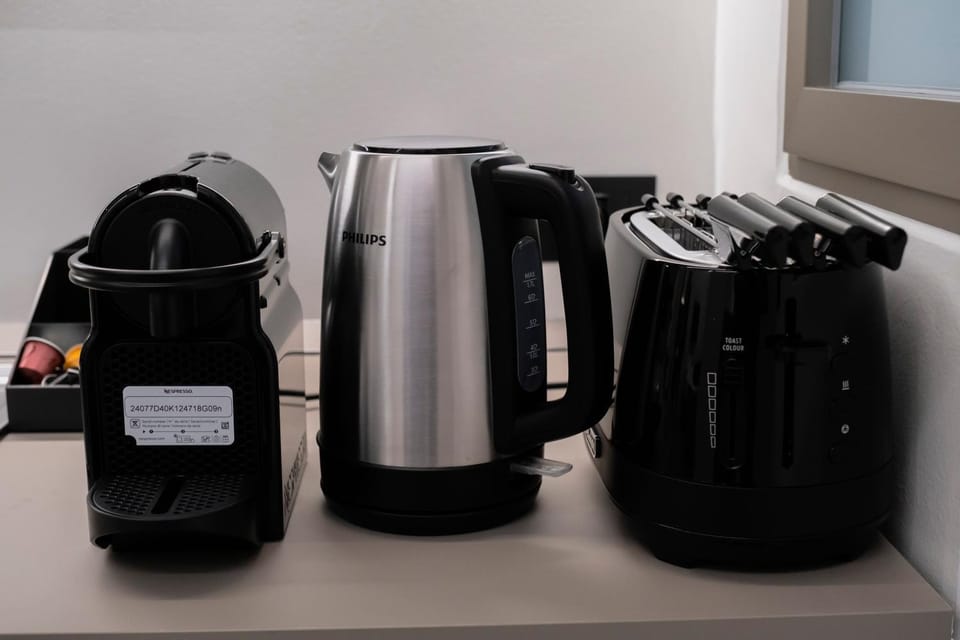 Coffee/tea facilities, toaster