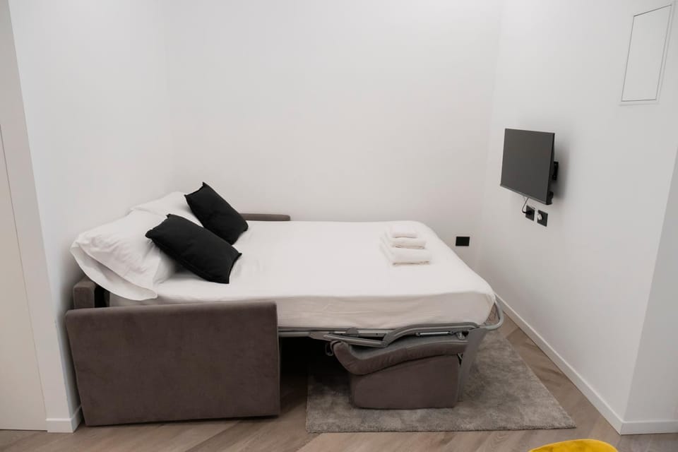 Bed, Living room